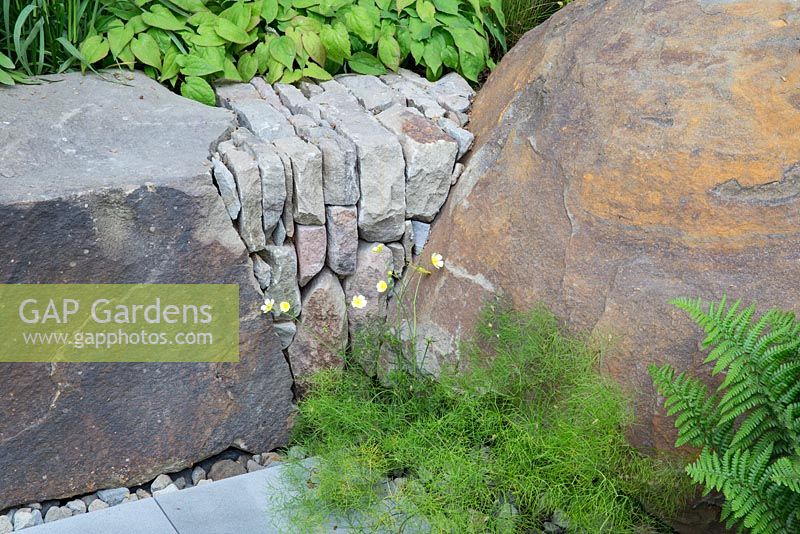 The M and G Garden, view of Forest of Dean stone boulders. RHS Chelsea Flower Show, 2016 Designer: Cleve West MSGD, Sponsor: M and G 