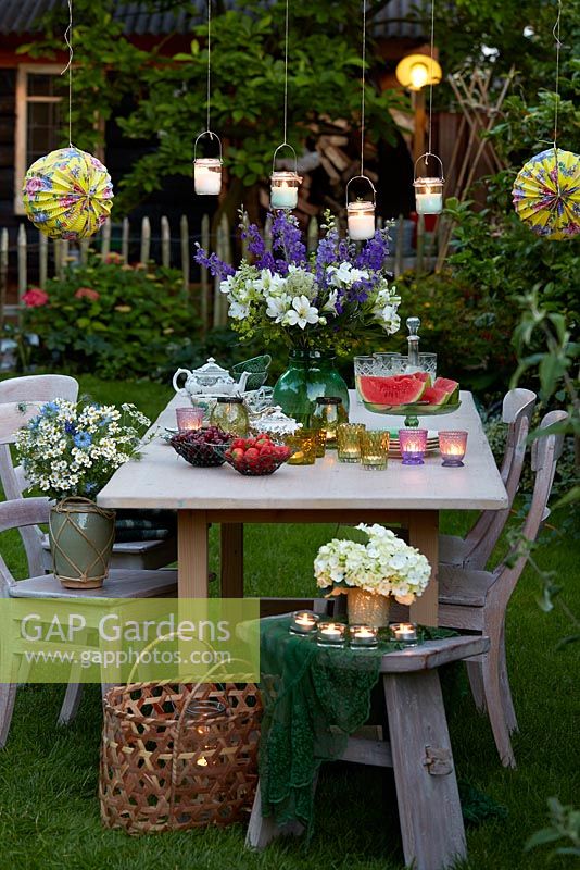 Summer table setting