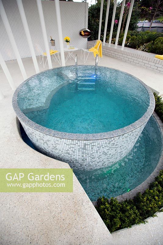 A plunge pool in a modern pavilion 