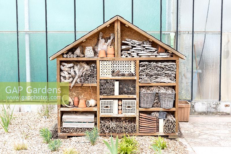 Large insect hotel