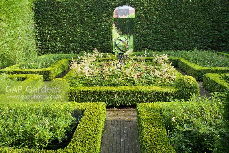 Sundial garden with box hedges
