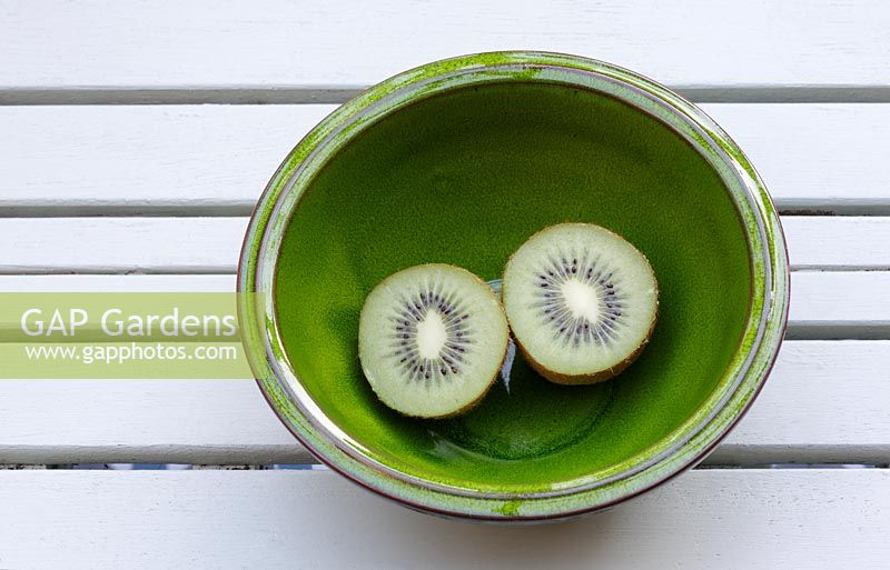 Kiwi fruit in bowl