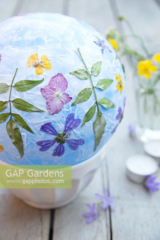 Making paper lanterns - Finish creating your floral design