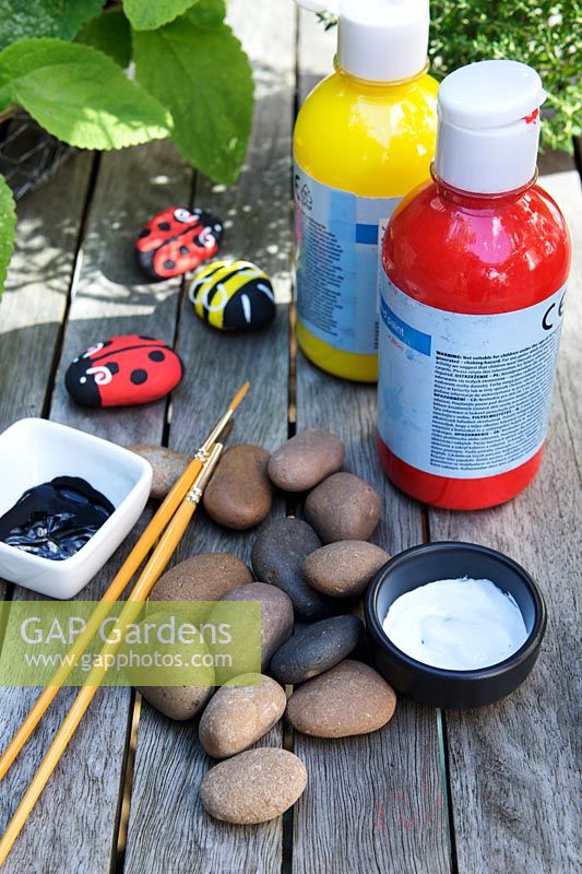 Garden craft making painted Bumble bees and Ladybirds with stones. Materials needed -  red, yellow, black and white coloured paint, paintbrushes and stones