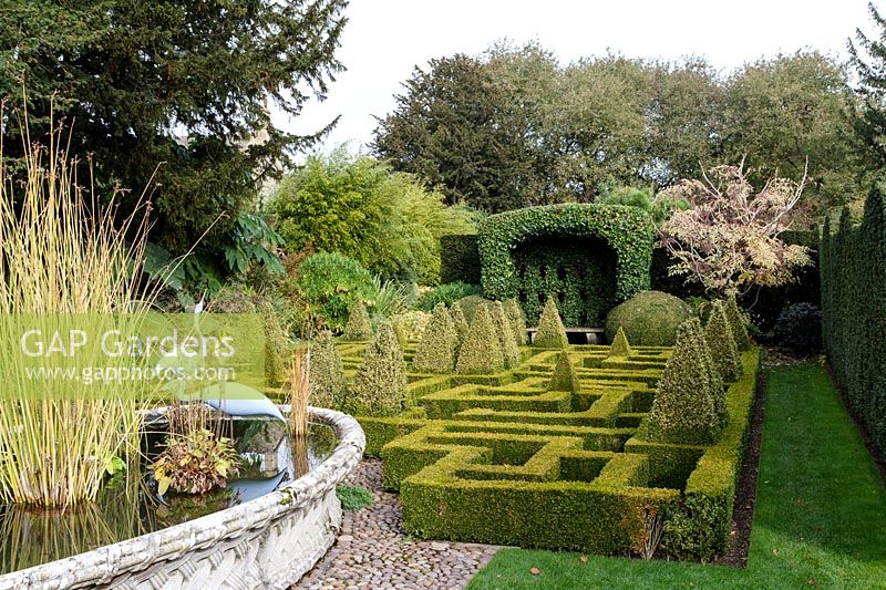 The Knot garden with topiary parterre hedges - Bourton House Garden