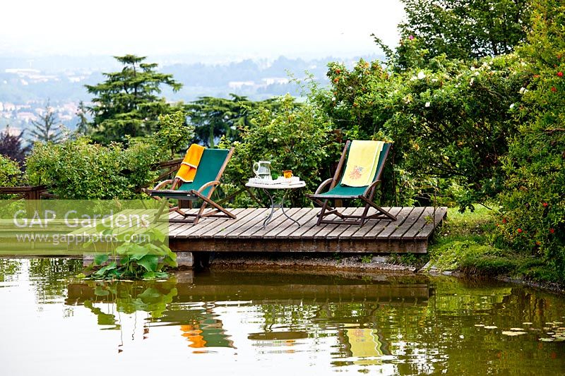 Deckchairs by pond - Beretta Kastner architetti. Monza. Italy
