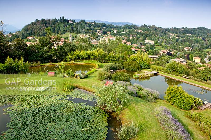 Modern garden with lakes - Beretta Kastner architetti. Monza. Italy