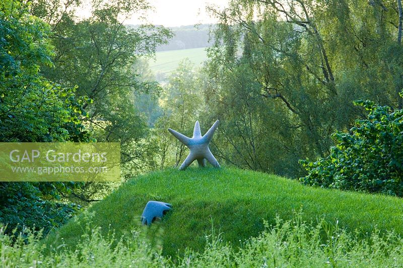 Meadow garden with modern sculptures - Asthall Manor, Oxfordshire
