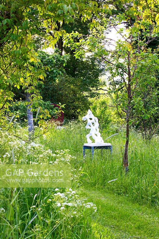 Meadow garden with modern sculptures - Asthall Manor, Oxfordshire