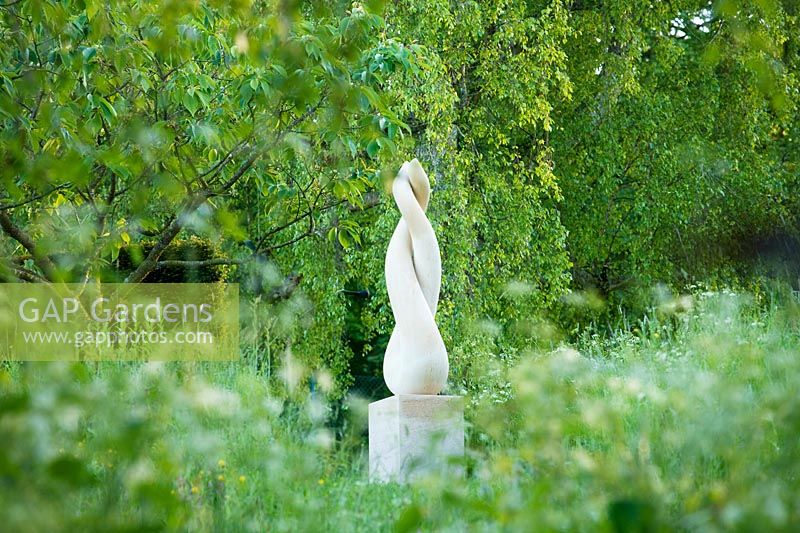 Meadow garden with modern sculpture - Asthall Manor, Oxfordshire