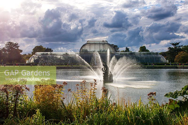 Fountain, lake and victorian palm house in Autumn - Royal Botanic Gardens, Kew