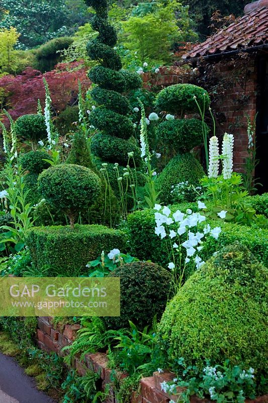 RHS Chelsea Flower Show 2014 - The Topiarist's Garden. Designer Marylyn Abbott. Artisan Garden