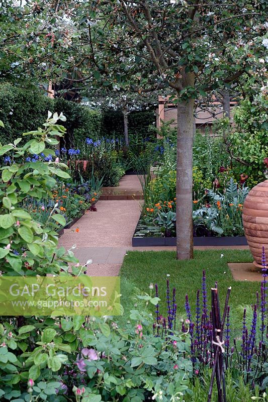 The Homebase Garden, Exhibitor: Homebase, Designer: Adam Frost. Gold Medal winner