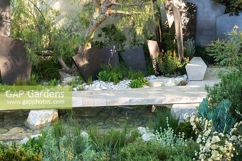 The Telegraph Garden, RHS Chelsea Flower Show 2016. Designer Andy Sturgeon. Gold Medal, Best Show Garden