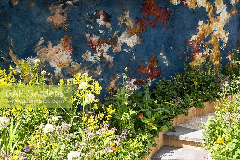 The AkzoNobel Honeysuckle Blue( s ) Garden at the RHS Chelsea Flower Show 2016. Designers: Claudy Jongstra, Stefan Jaspers.