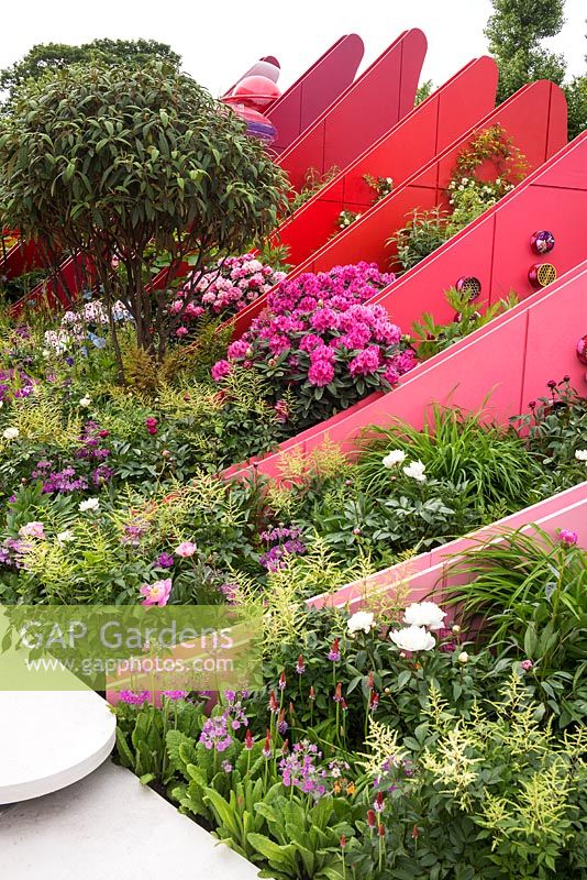 The Silk Road Garden, Chengdu, China garden at the RHS Chelsea Flower Show 2017. Sponsor: Creativersal. Designers: Laurie Chetwood and Patrick Collins