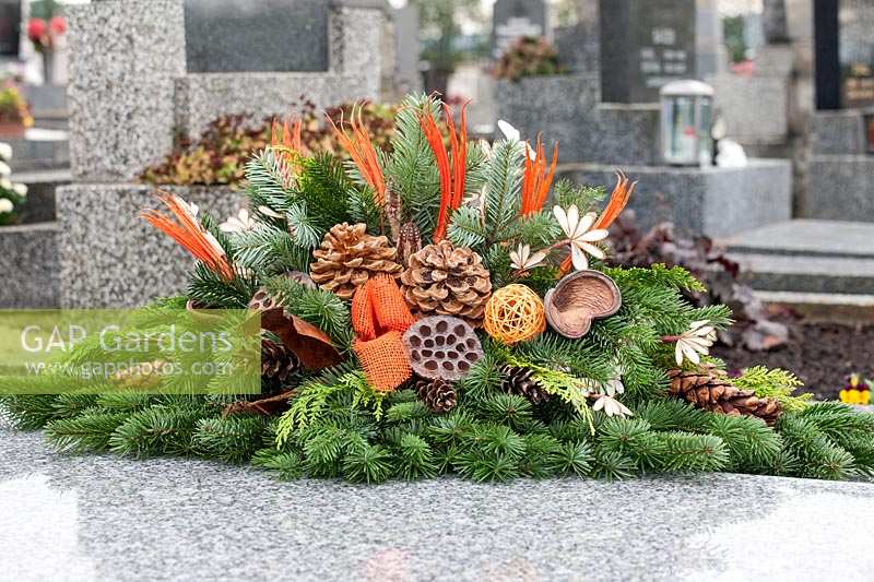 Grave decoration with brush wood arrangement