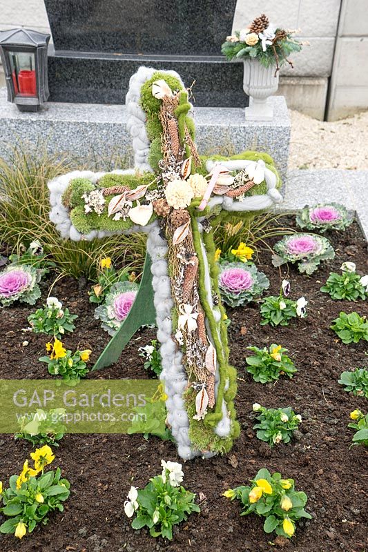 Grave decoration with moss cross