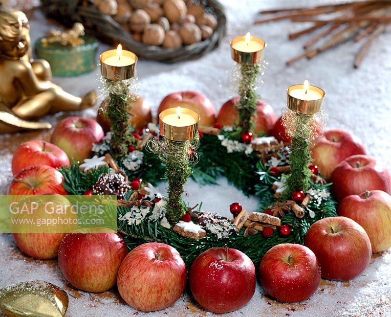 Christmas wreath on wire and with apple