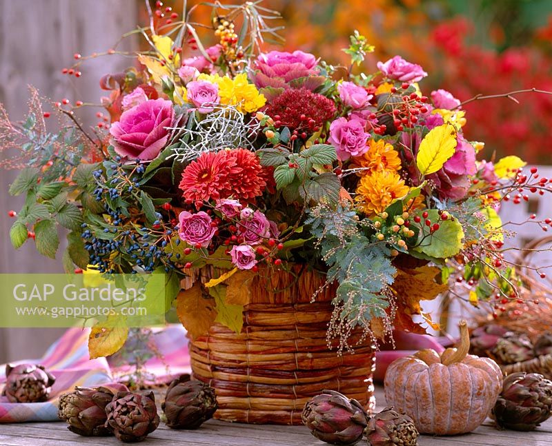 Autumn Bouquet in the basket: 4/4