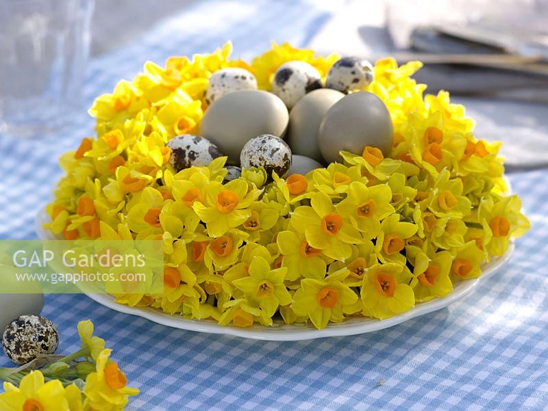 Pinned daffodils Easter wreath as 2/2