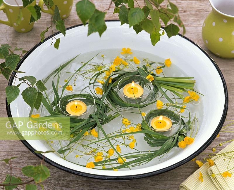 Grasses for tea lights, Ranunculus ( crowfoot ) in floating shell