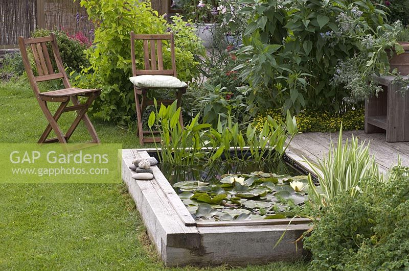 Mini - Pond from bed with wooden surround build 4/4