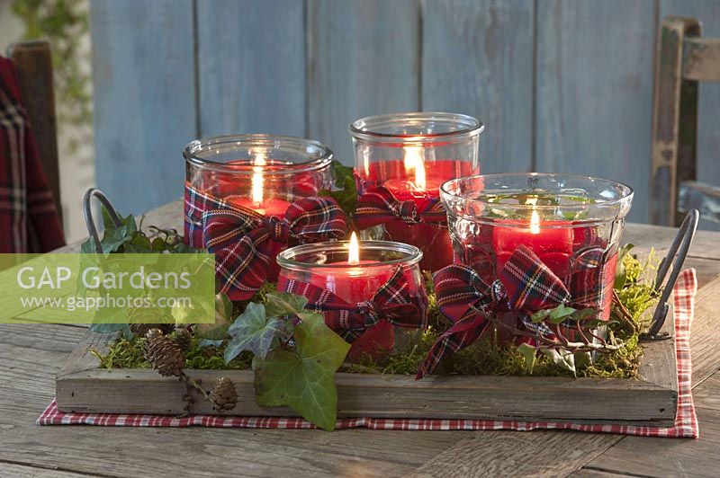 Scottish Christmas wreath from unusual lanterns