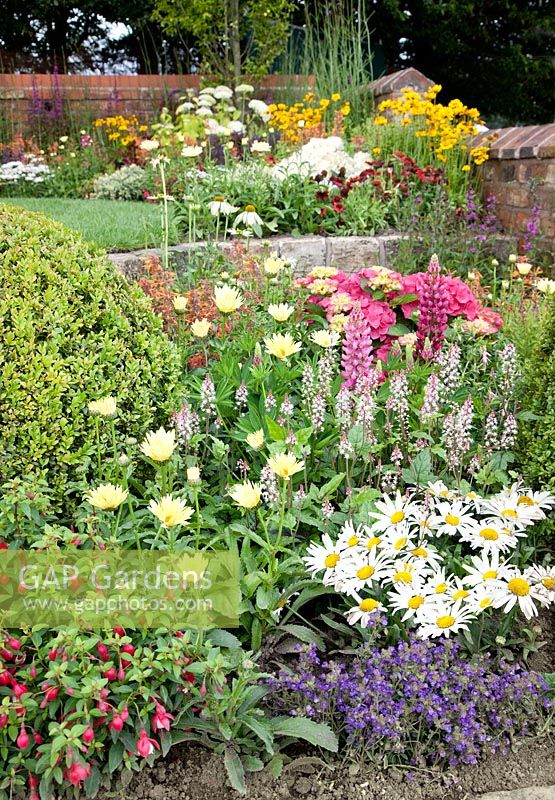 Planting with annuals and perennials