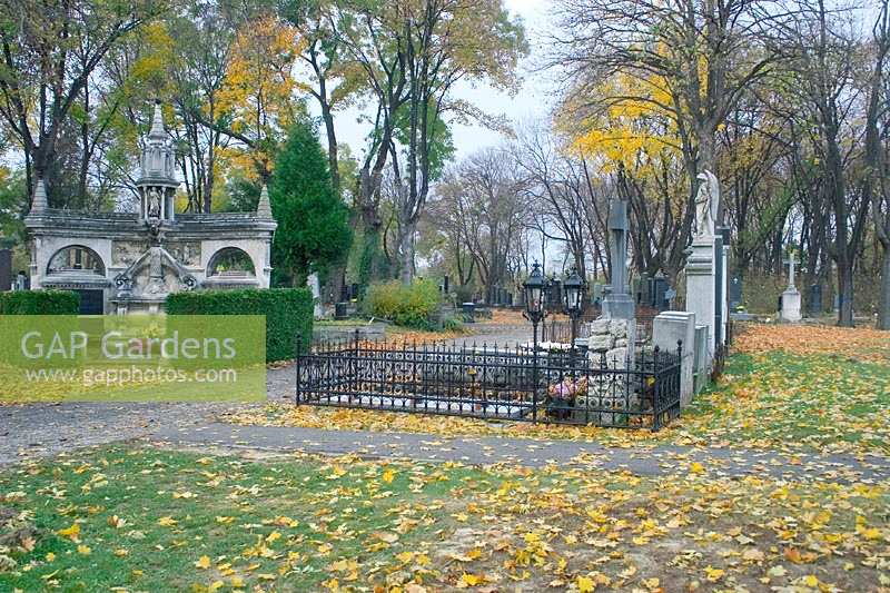 Allhallows / cemetery, grave