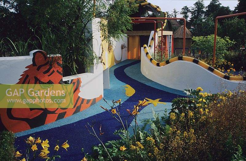 Hampton Court FS 1998 Design Sarah Eberle Child safe garden with decorated and painted hard surfaces