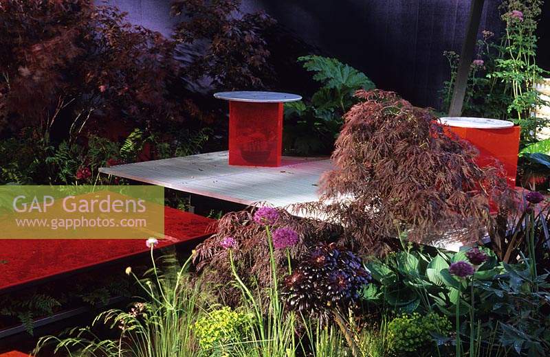 Chelsea FS 2002 Contemporary fantasy garden Design Bradley Carey