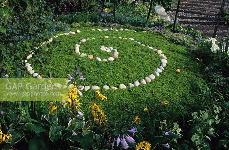 Hampton Court FS 1999 Design Karen Maskell alternative lawn of Helexine solierii mind your own business with spiral of stones