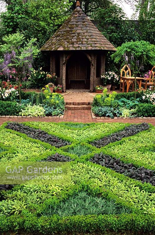 Chelsea FS 1991 Daily Telegraph garden herb knot garden with gazebo