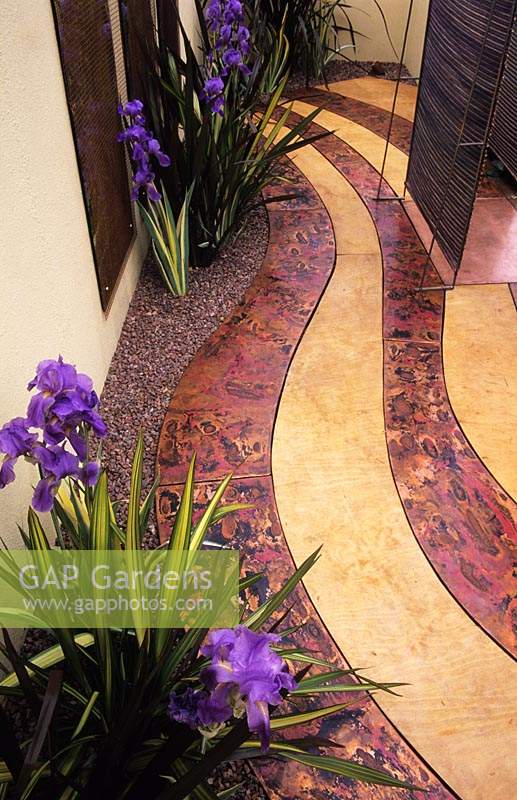 Chelsea FS 2004 Design Hannah Genders mixed materials path wood and copper variegated Iris