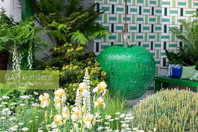 The Greenfingers Charity Garden. Designed by Kate Gould Gardens, sponsored by Greenfingers Charity, RHS Chelsea Flower Show, 2019.
