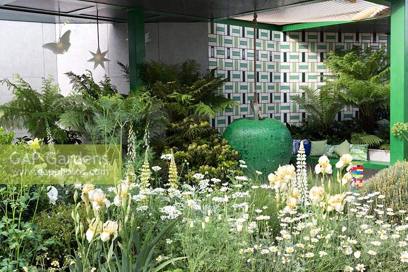 The Greenfingers Charity Garden. Designed by Kate Gould Gardens, sponsored by Greenfingers Charity, RHS Chelsea Flower Show, 2019.