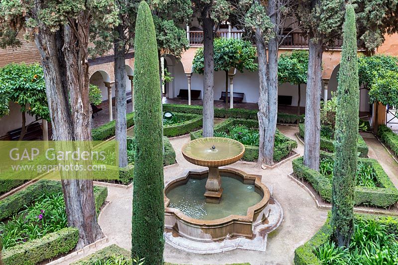 Jardines de Daraxa  - Daraxa's courtyard garden with central marble fountain. Palacios Nazaries - Nasrid Palaces, the Alhambra, Granada.