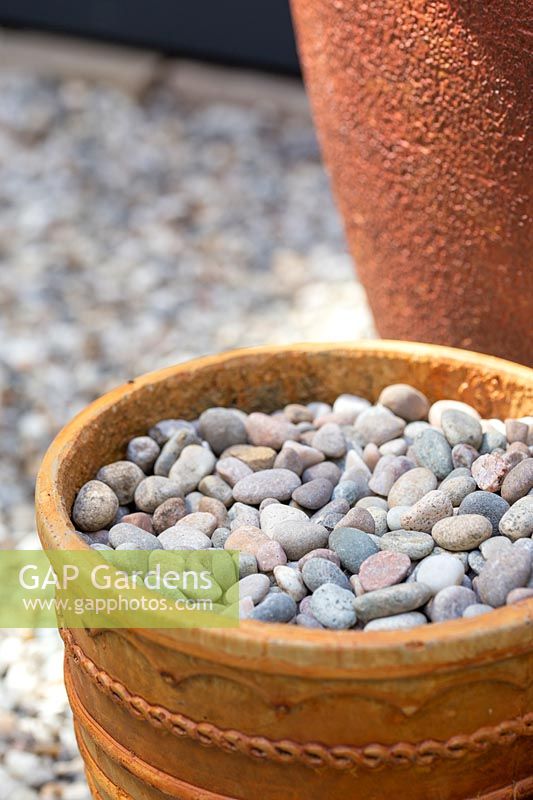 Pot of medium gravel. 