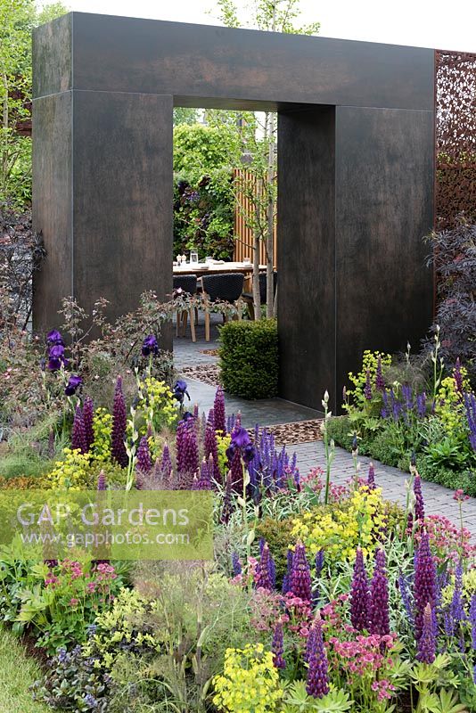 Urban Flow garden, Sponsor: Thames Water, RHS Chelsea Flower Show, 2018.  