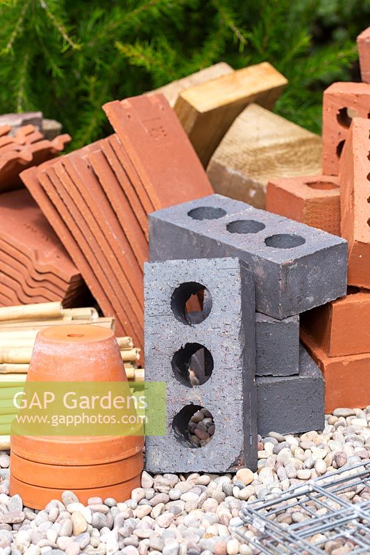Making a gabion insect hotel