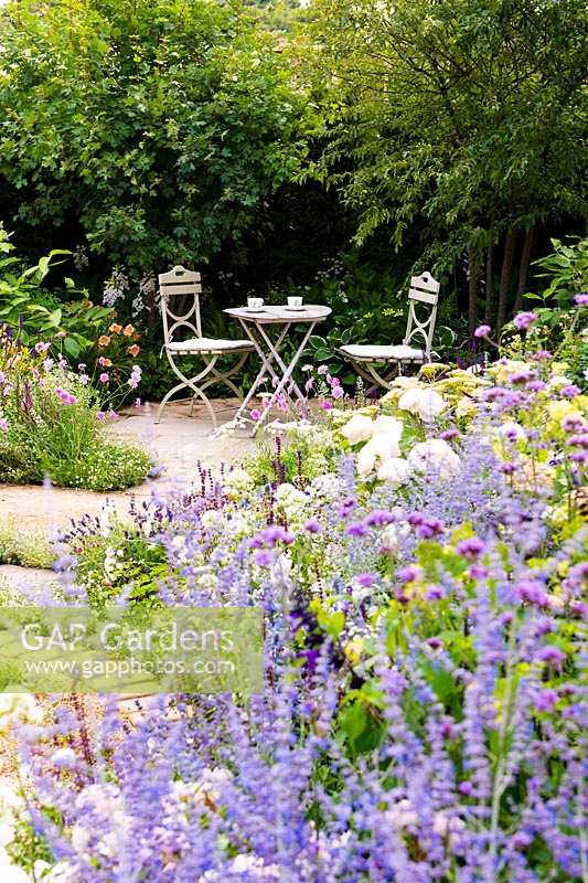Best of Both Worlds garden, Sponsored by BALI, RHS Hampton Court Palace Flower Show, 2018.
