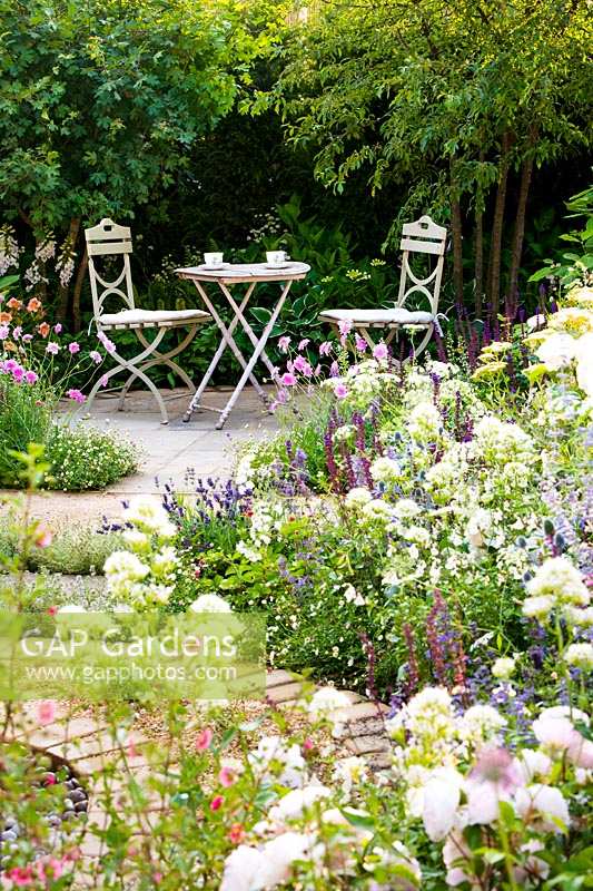 Best of Both Worlds garden, Sponsored by BALI, RHS Hampton Court Palace Flower Show, 2018.