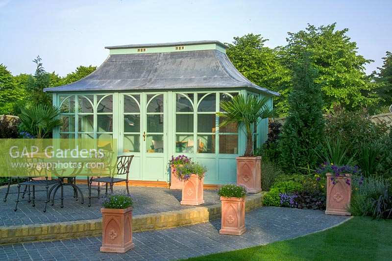 'An Archaeologists Urban Retreat' summerhouse and terrace, Hampton Court Flower Show, 2003