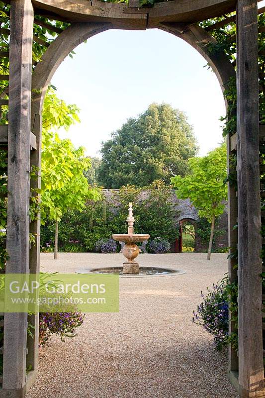 Formal fountain in Collector Earl's Garden. Arundel Castle, Sussex, UK. 