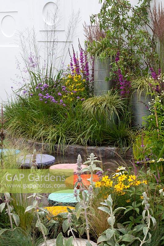 Contemporary coloured stepping stones amidst contemporary planting in Heaven and Earth - RHS Tatton Flower Show 2016
