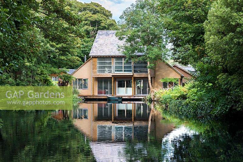 Haddon Lake House, a contemporary Japanese-influenced 'boat house' with decks over a half-acre historic lake. uniting architecture with landscape.