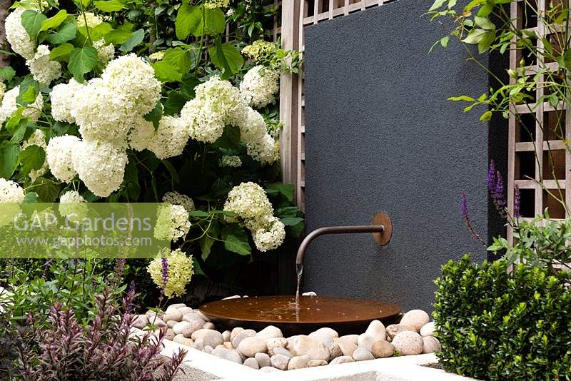 Water feature with copper pipe and bowl 