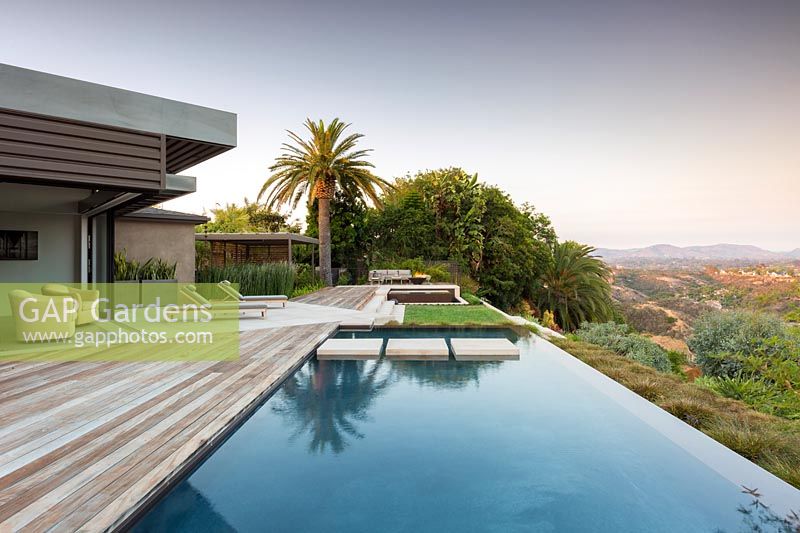 Modern garden with infinity swimming pool, San Diego, USA