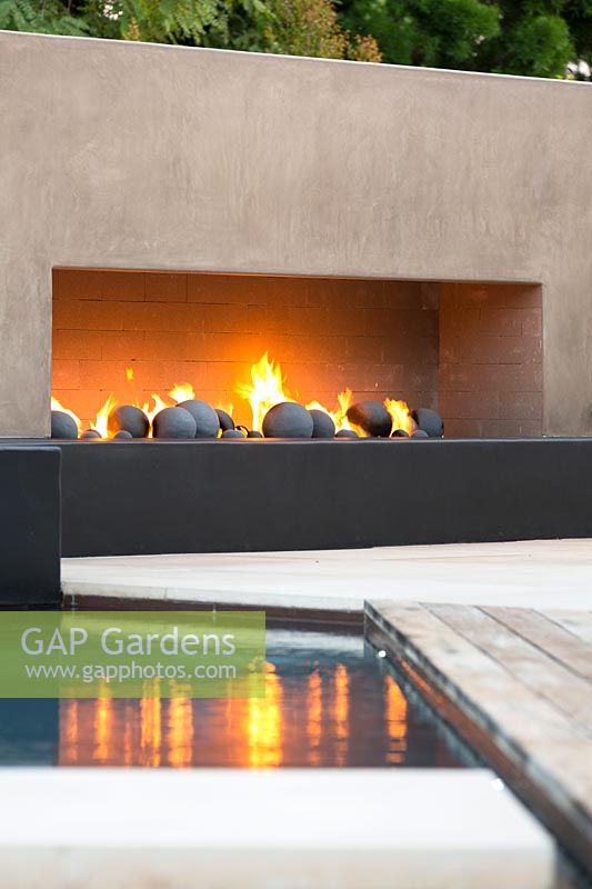 Modern garden and fireplace feature, San Diego, USA